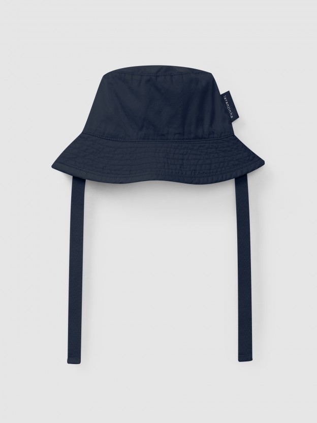 Plain hat with ribbon