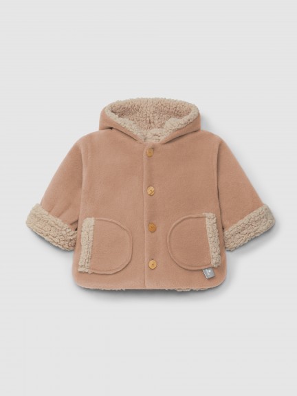 Abrigo polar con capucha e interior de pelo