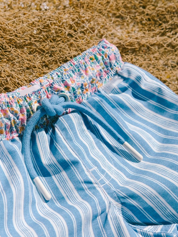 Short de bain fleurs Liberty et rayures Short de bain fleurs Liberty et rayures