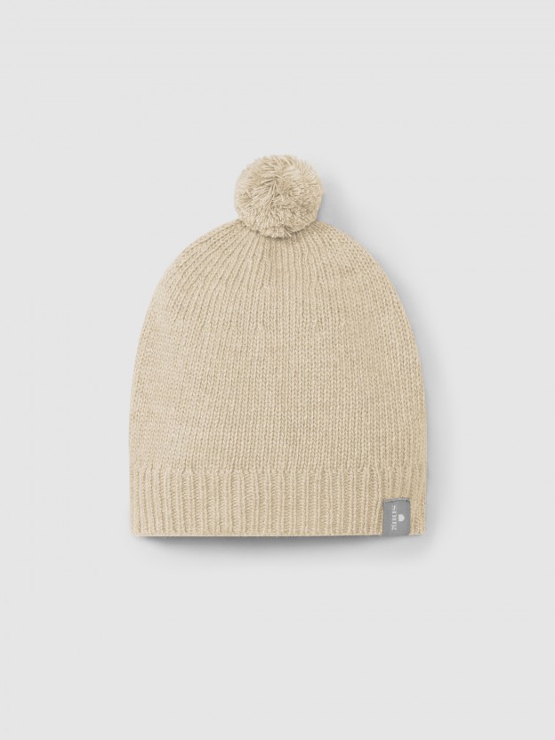Bonnet tricot avec pompon