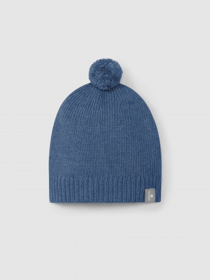 Knitted beanie with pom-pom