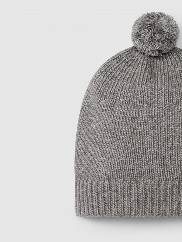 Gorro de punto con pompn