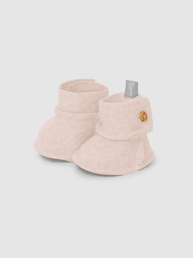 Petites bottes en maille polaire en coton biologique avec bouton Petites bottes en maille polaire en coton biologique avec bouton
