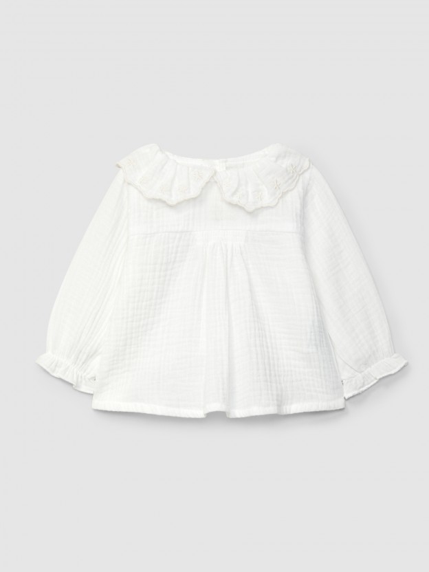 Blusa de muselina con cuello de volante bordado
