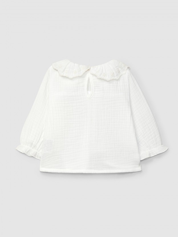 Blusa de muselina con cuello de volante bordado