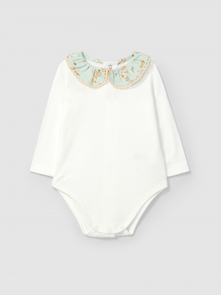 Body cuello tela floral con detalle de encaje