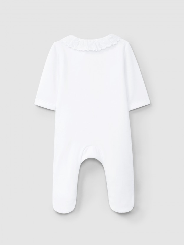 Babygrow em veludo com gola de folho bordado delicado
