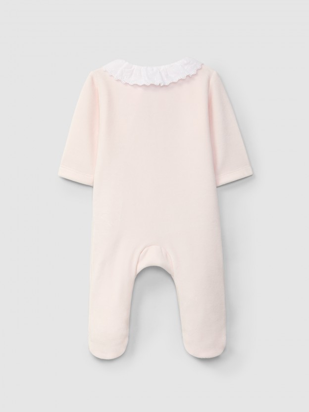 Babygrow em veludo com gola de folho bordado delicado