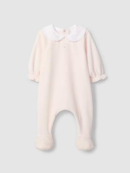 Babygrow em veludo com gola redonda bordado delicado