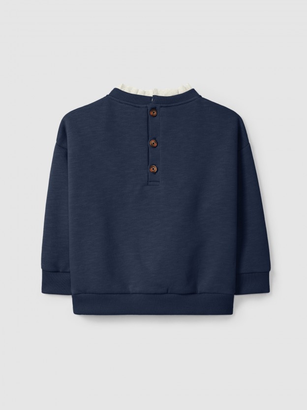 Flower sweatshirt and English embroidery detail