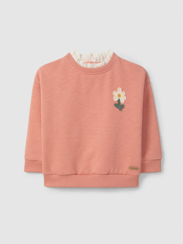 Flower sweatshirt and English embroidery detail