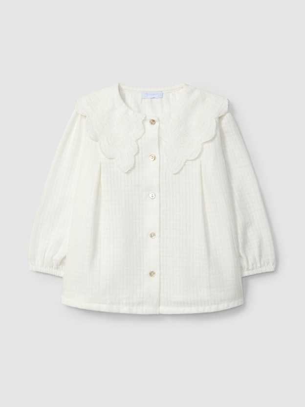 Blouse en tissu textur  col en broderie anglaise