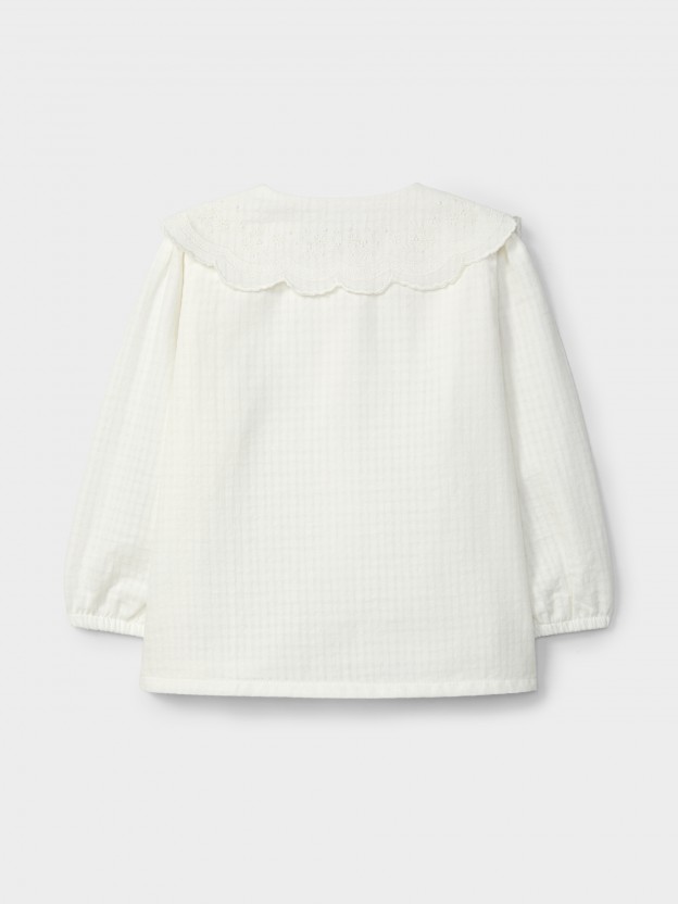 Blouse en tissu textur  col en broderie anglaise