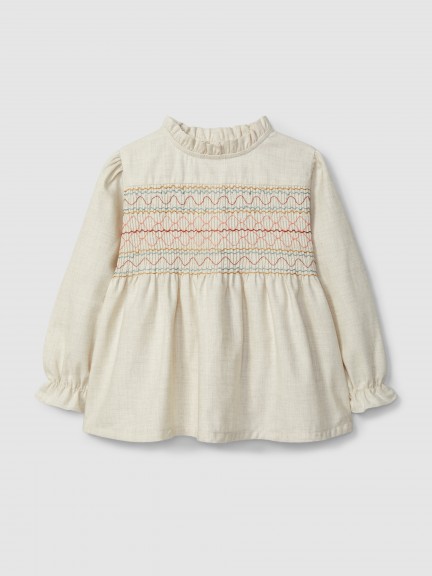 Blusa com smocks e detalhes em folho