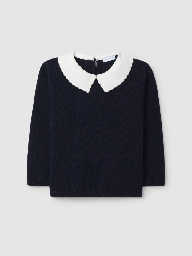 Knitted jumper with fabric collar