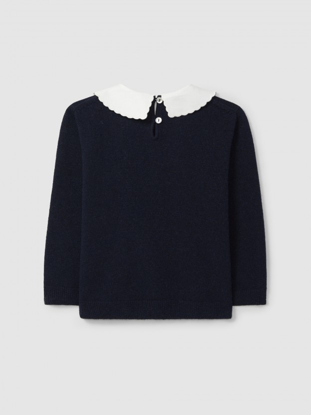 Knitted jumper with fabric collar
