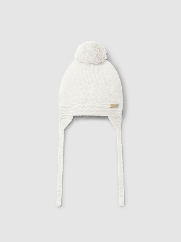 Knitted beanie with pom-pom