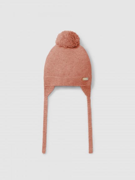 Gorro tricotado com pom-pom