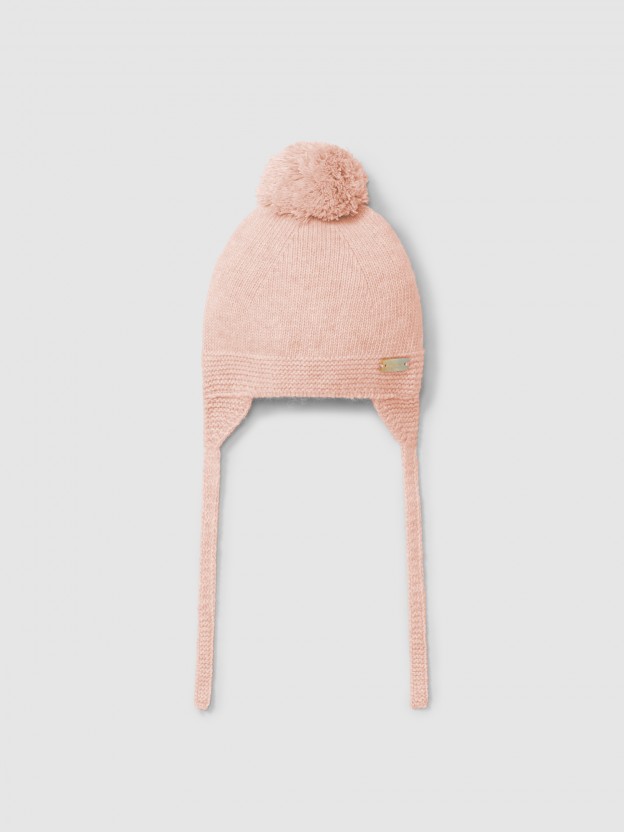 Knitted beanie with pom-pom