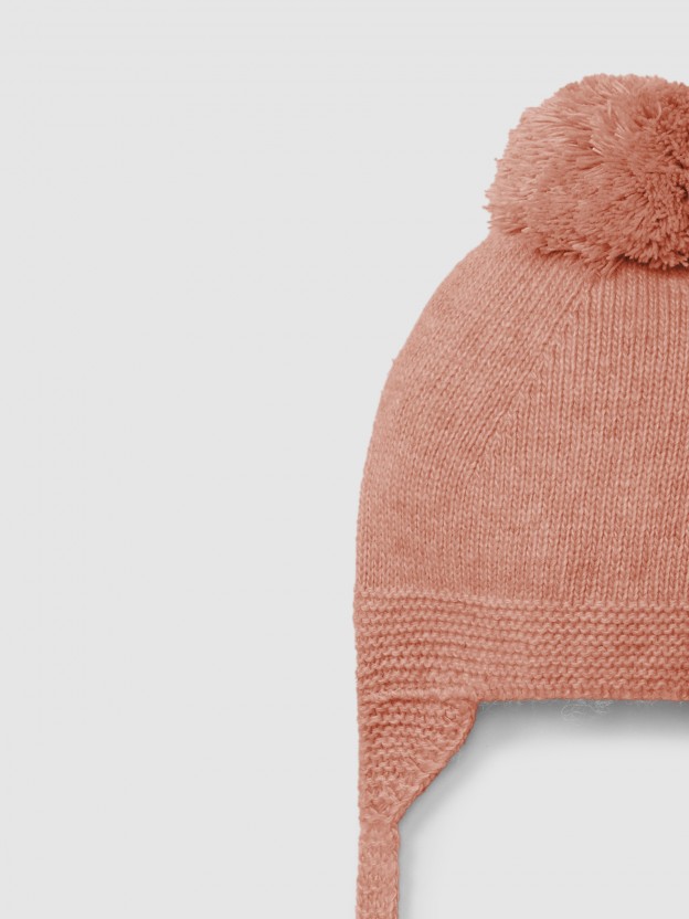 Knitted beanie with pom-pom