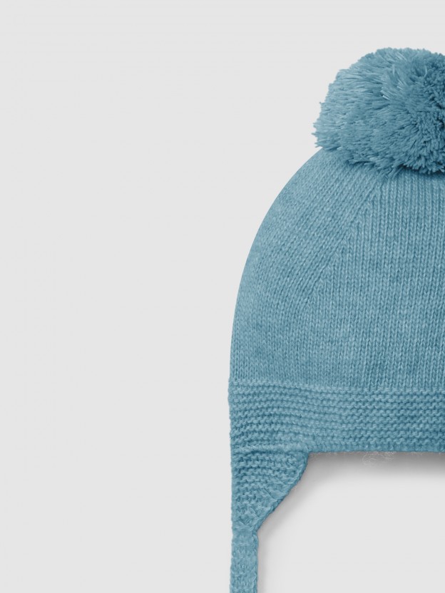 Gorro tricotado con pompn