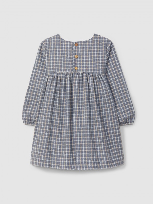 Vestido xadrez bordado com  fio de l
