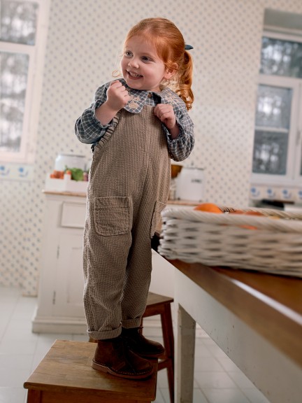 Corduroy dungarees with pockets and ruffled detail