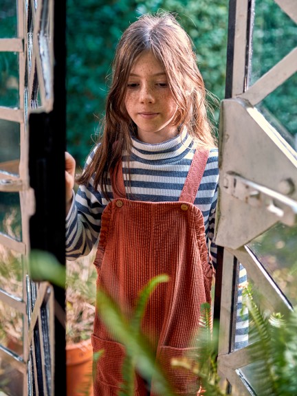 Corduroy dungarees with pockets and ruffled detail