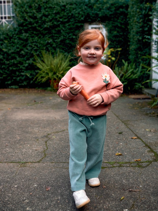Flower sweatshirt and English embroidery detail