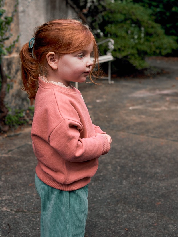 Flower sweatshirt and English embroidery detail