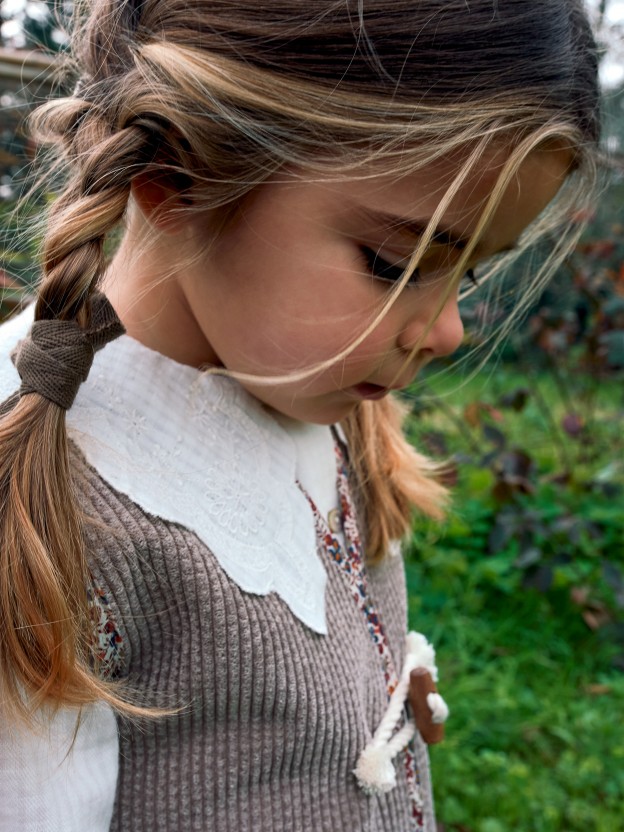 Blouse en tissu textur  col en broderie anglaise