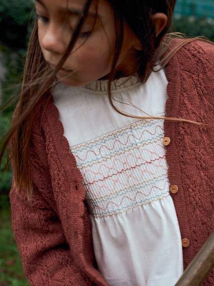 Blusa com smocks e detalhes em folho