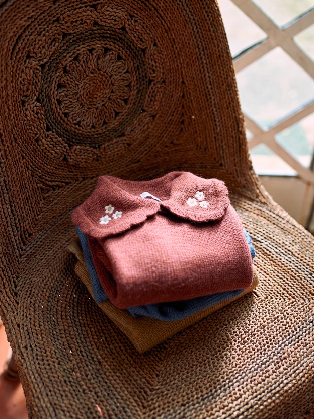 Pull tricot col  fleurs brodes