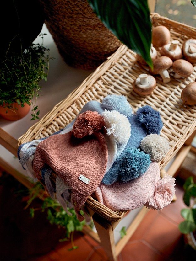 Knitted beanie with pom-pom
