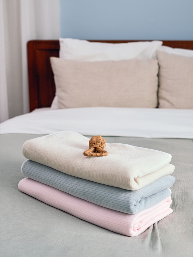 Ribbed velvet blanket