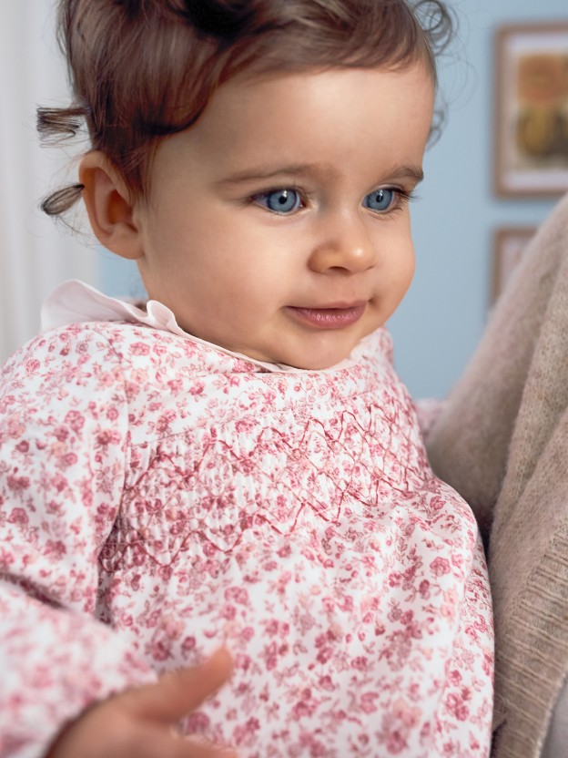 Vestido floral com smocks
