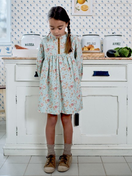 Robe  fleurs avec dtails en dentelle