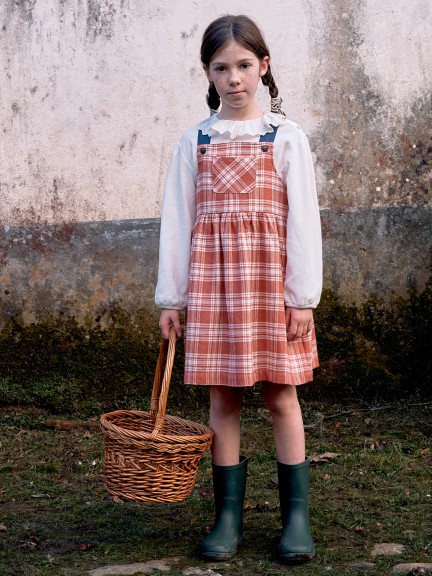 Falda con peto cuadros