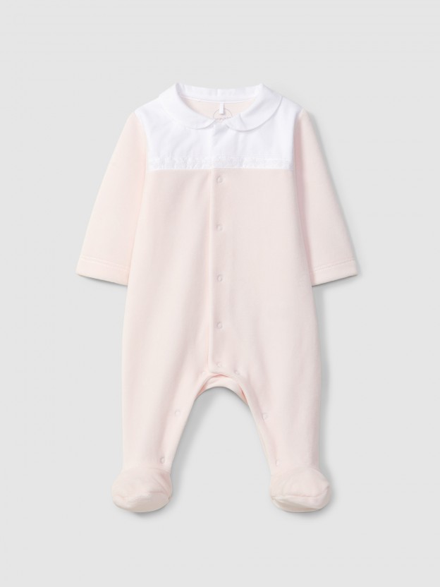 Pelele en terciopelo con detalle de cinta bordada Pelele en terciopelo con detalle de cinta bordada