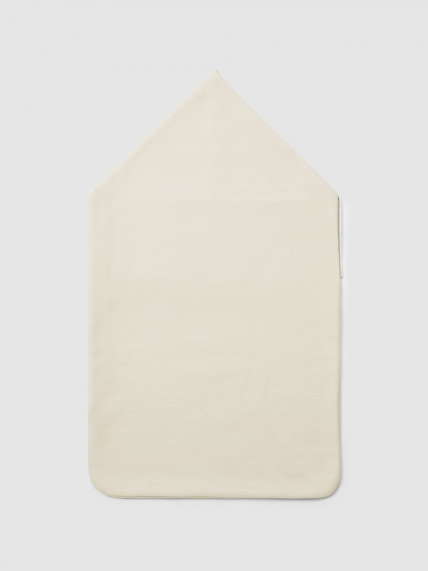 Double jersey sleeping blanket with faux fur interior